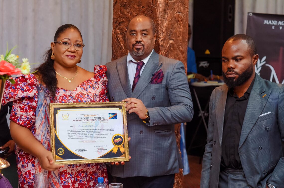 RDC- Social : 5ème édition des Femmes influentes Awards: Sylvie TSHITUKA et la fondation Mwasi Yekola ont reçu un diplôme de mérite