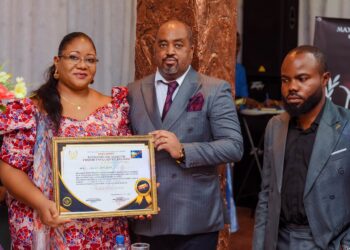 RDC- Social : 5ème édition des Femmes influentes Awards: Sylvie TSHITUKA et la fondation Mwasi Yekola ont reçu un diplôme de mérite